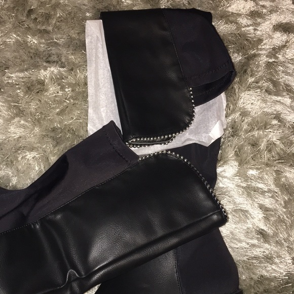 Knee high boots . - Picture 2 of 4